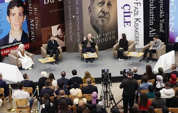 Başkan Erdoğan'dan gençlere burs müjdesi! Rakamı bizzat duyurdu